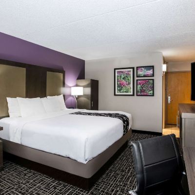 Accessible King Room La Quinta Inn by Wyndham Davenport & Conference Center Promo Code