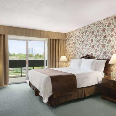 Queen Room-Non-Smoking Travelodge by Wyndham Niagara Falls Fallsview Promo Code