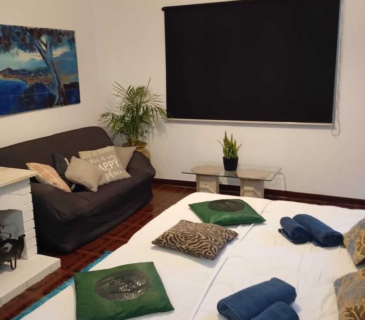 行政公寓， 1 張特大床， 泳池景觀， 山坡