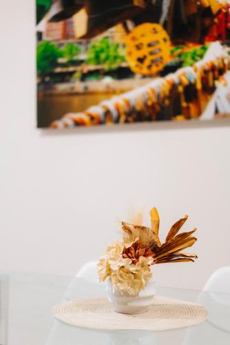 带阳台的两卧室公寓