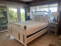 Beach Front/Heated Pool/Spa. Ocean Views, Umbrella+Lounger for Beach, Balconies Hotels in Crescent Beach