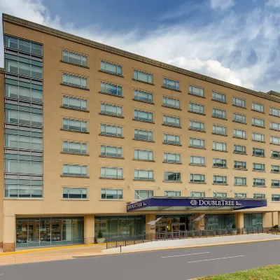 DoubleTree by Hilton St. Louis Forest Park Hotels near The Muny