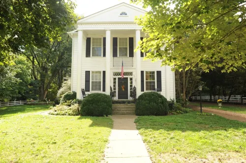 Studio Home, Walk to Downtown Franklin, Pets with Fee, Veteran Owned