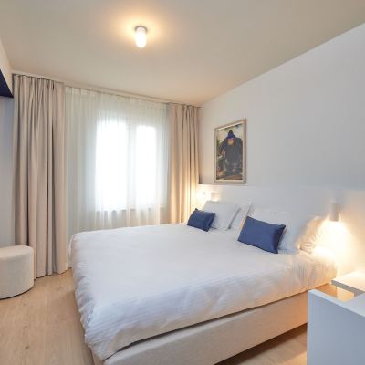 Comfort Room, Courtyard Area Hotel Burlington Promo Code