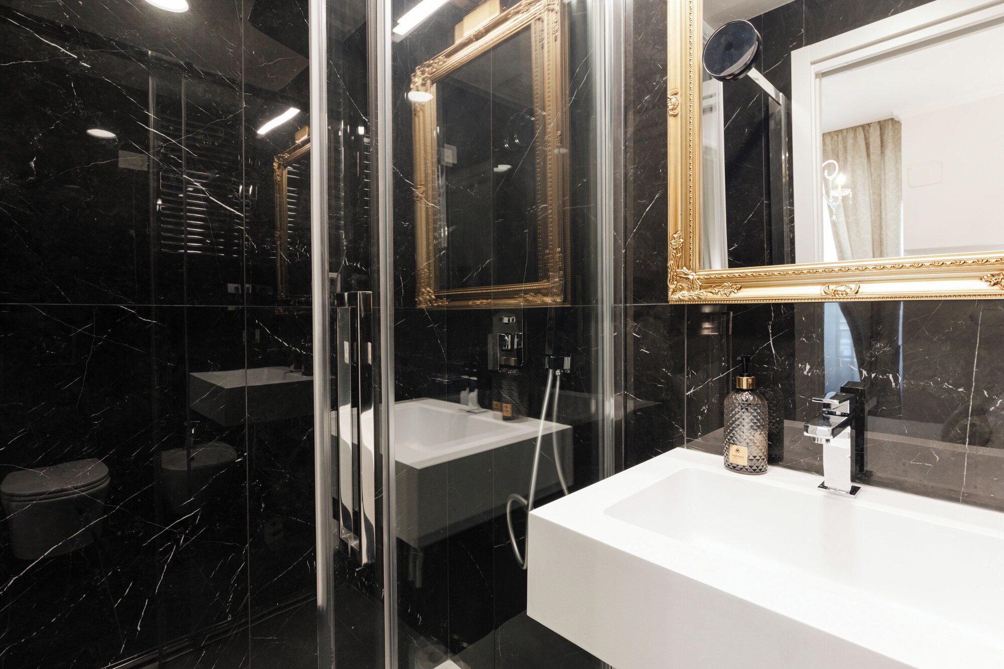 经典客房， 1 张特大床， 无烟房， 独立浴室