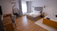 Lake LIFE Hotel