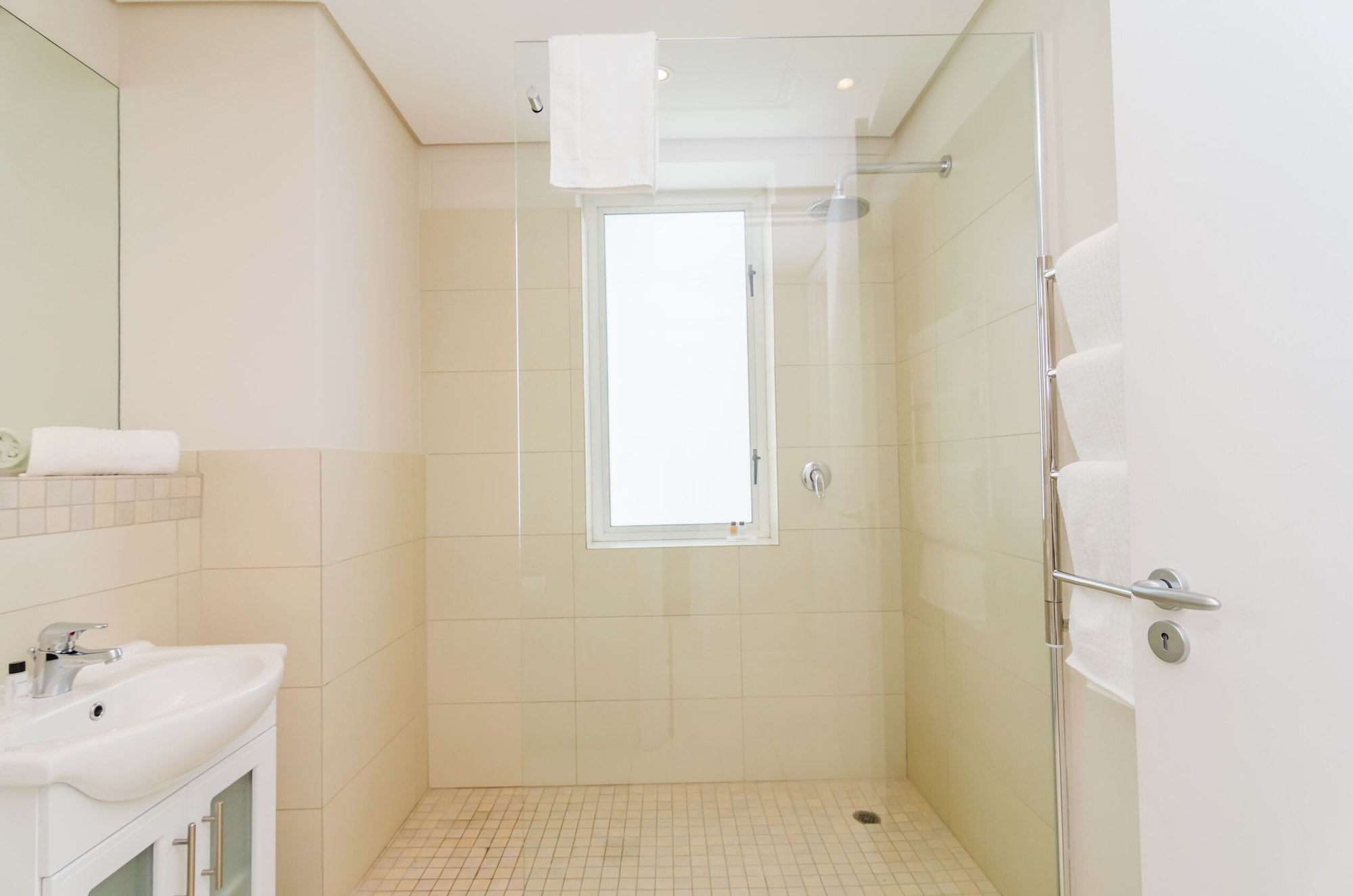 Mountain Marina Luxury Apartments三床房高级2