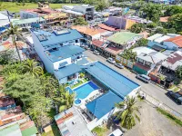 Oz Hotel & Sports Bar