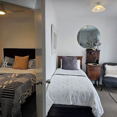 Deluxe Twin Room with Free Netflix Albert Number 6 Promo Code