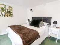 Triangle Inn Coachouse Hotels in Rhayader
