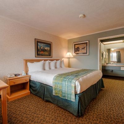 Standard King Room Brandin' Iron Inn Promo Code