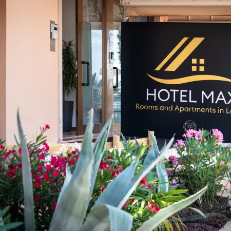 HOTEL MAX LAZISE