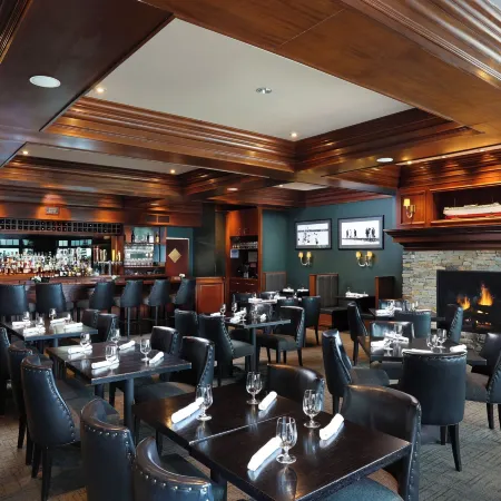 Inn at Bay Harbor Отели в г. Петоски