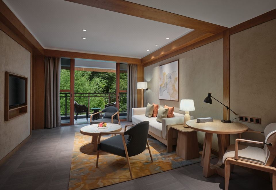 CROWNE PLAZA SHENNONGJIAGuestroom - 1-Bedroom, Mountain-View (Double Bed) (Living Room)