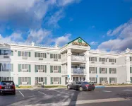 Quality Inn & Suites Tulare
