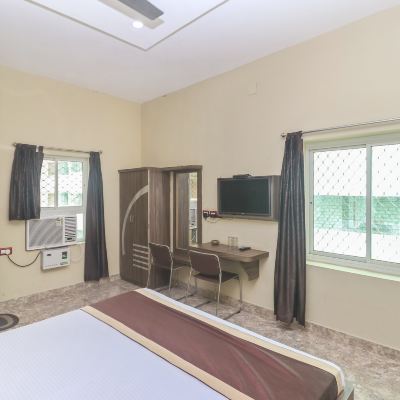 Deluxe Room With Air Conditioner