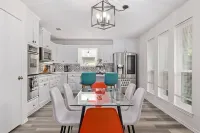 Stylish 5Br  3BA Home w/Pool  Perfect for 16Ppl