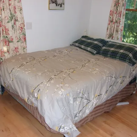 Family and Friends 4 Bedroom Newer Vacation Home Отели в г. Петоски