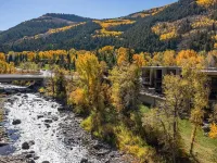 Riverfront 2BR2BA Condo. Sauna, Pool & Hot Tub. Minutes to Vail & Beaver Creek. Hotele w: Eagle-Vail
