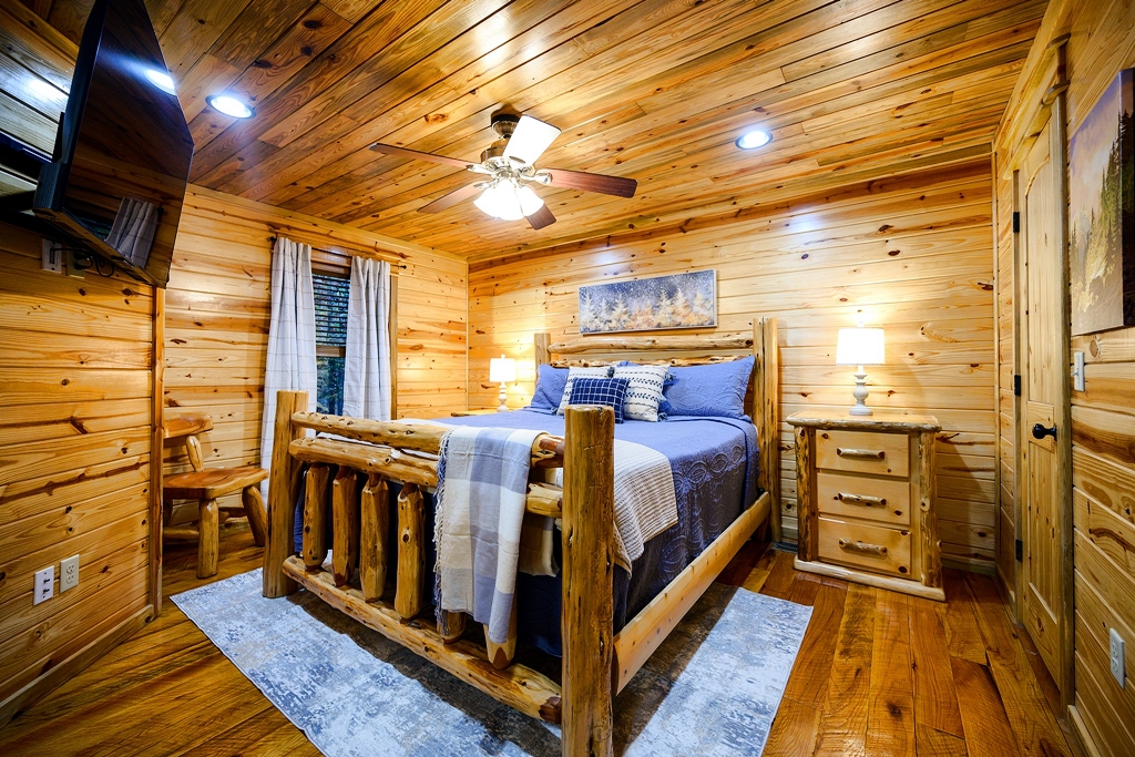 Hot Tub Gazebo and Creek Viewing Deck - Charming Secluded Cabin