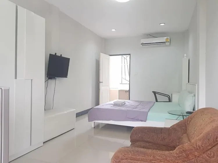 ห้องชั้นสอง(เตียงใหญ่)