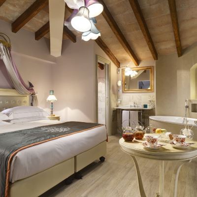 Junior Room, Jetted Tub (I Tessuti) Ville Sull'Arno Promo Code