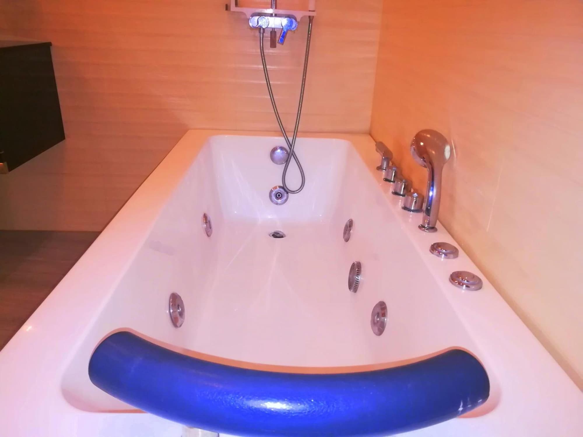 特大床套房带阳台