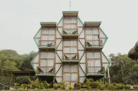 Uuttaaka Eco-Hotel Hotele w: 