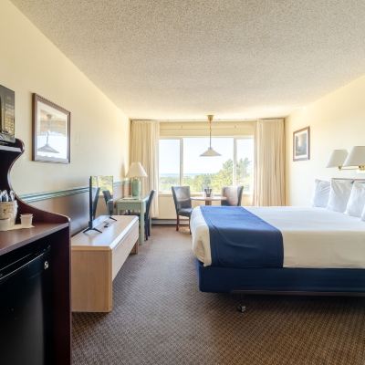 Standard Room, 1 King Bed (2nd Floor) Chateau Westport Promo Code