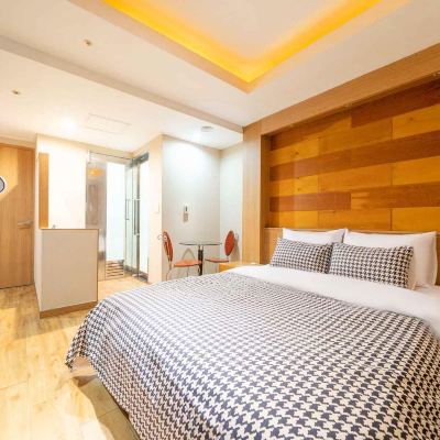 Semi-Private Room For Walking Only (Netflix) (No Parking) 호텔 아르고 서울 쿠폰