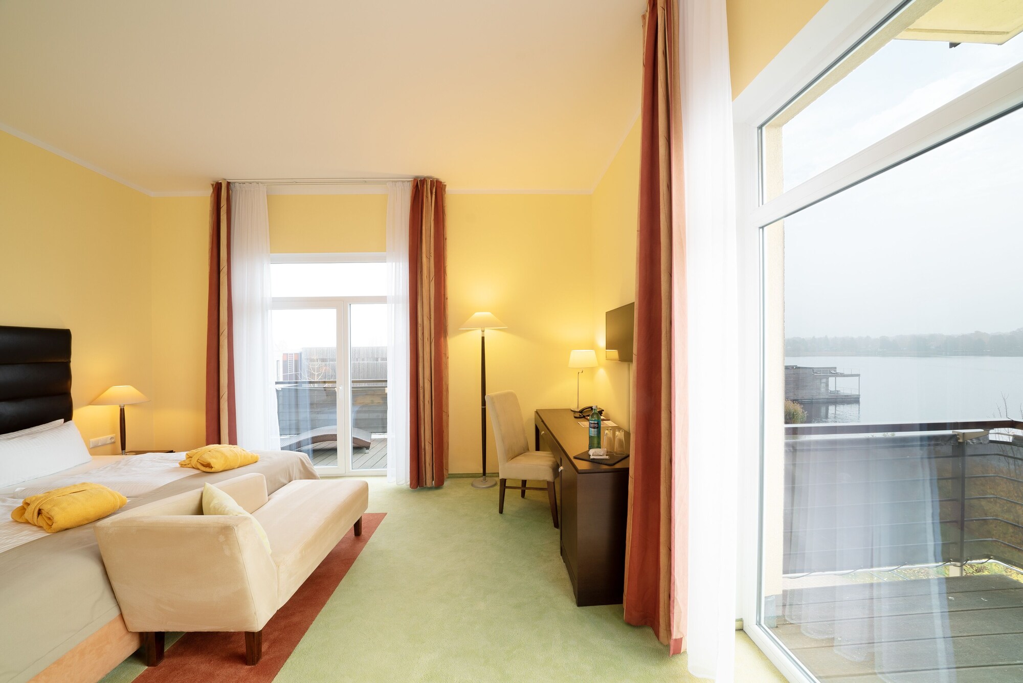 湖景舒适双人间