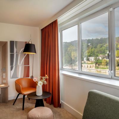 行政卧室，配有一張雙人床和一張雙人梳化床 里昂諾富特融合酒店優惠