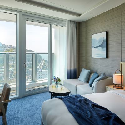 프리미어 패밀리 트윈 미포하버뷰(달맞이길 전망) (Salon de SIGNIEL 라운지&실내외수영장&키즈라운지 이용 무료) 시그니엘 부산 쿠폰