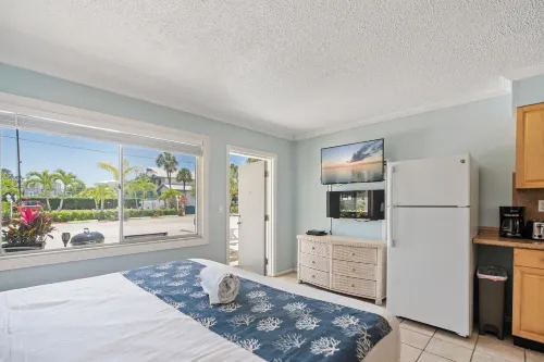A Tropical Breeze Beach Club - Anna Maria Island