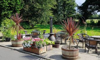 Willow House Bed & Breakfast and Orchard Studios Self Catering - Housity