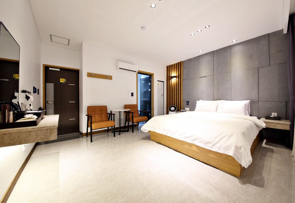 Muintel Hyu - Housity
