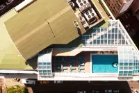 Ramada Plaza by Wyndham Istanbul City Center Hotele w: 