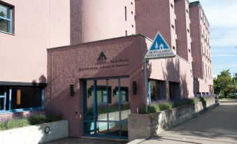 Zurich Youth Hostel - Housity