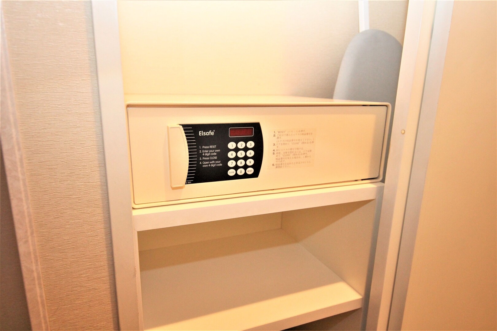 高层甄选两张单人床房（带梳化床）