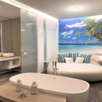 Deluxe Suite with Balcony, Sea View and Beach Access