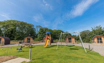 Weedingshall Lodges - Housity