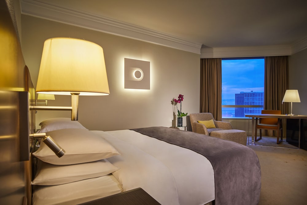 俱乐部特大床房