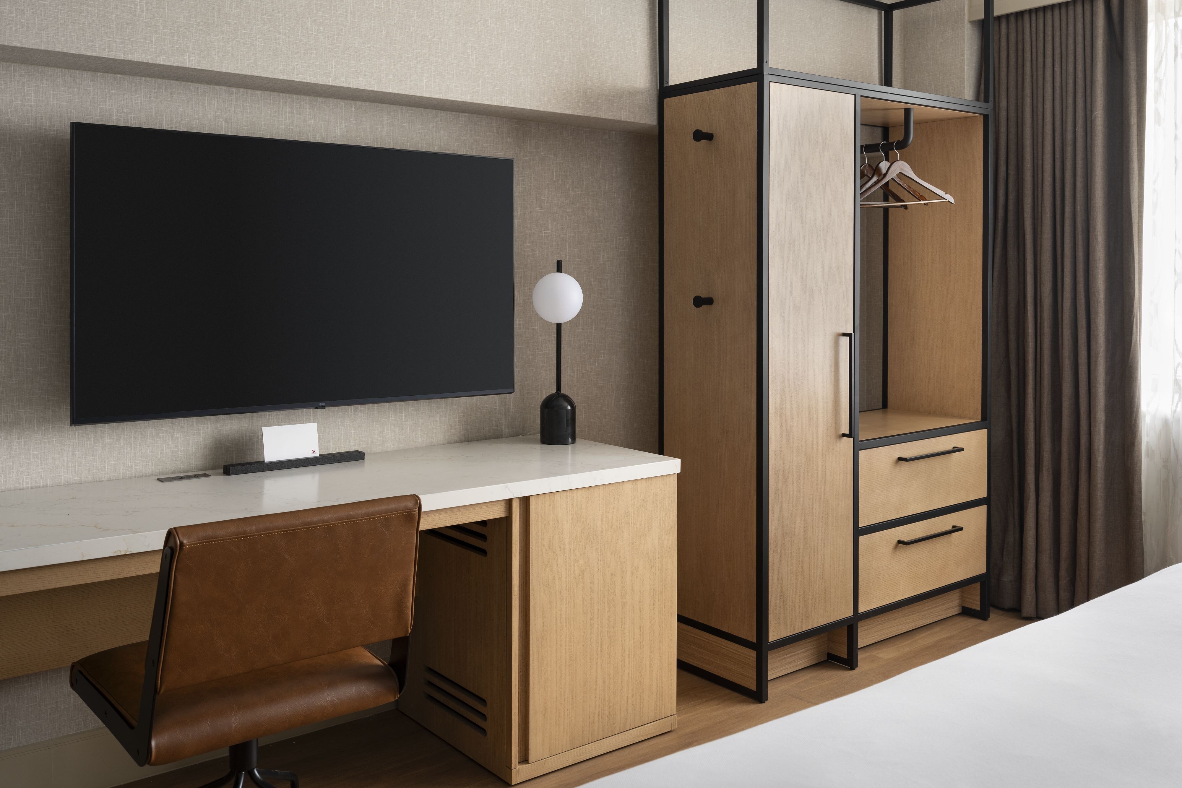 客房, 1 张特大床, 城市景观, 可使用 M 俱乐部酒廊