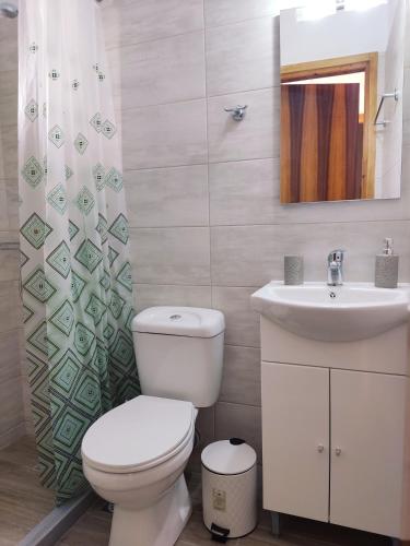 享有部分海景的两卧室公寓