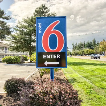 Motel 6 Everett, WA - North Отели в г. Эверетт