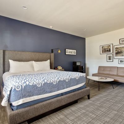 Premium King Room Sideways Inn Promo Code