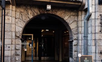 The Yard Hostel - Housity