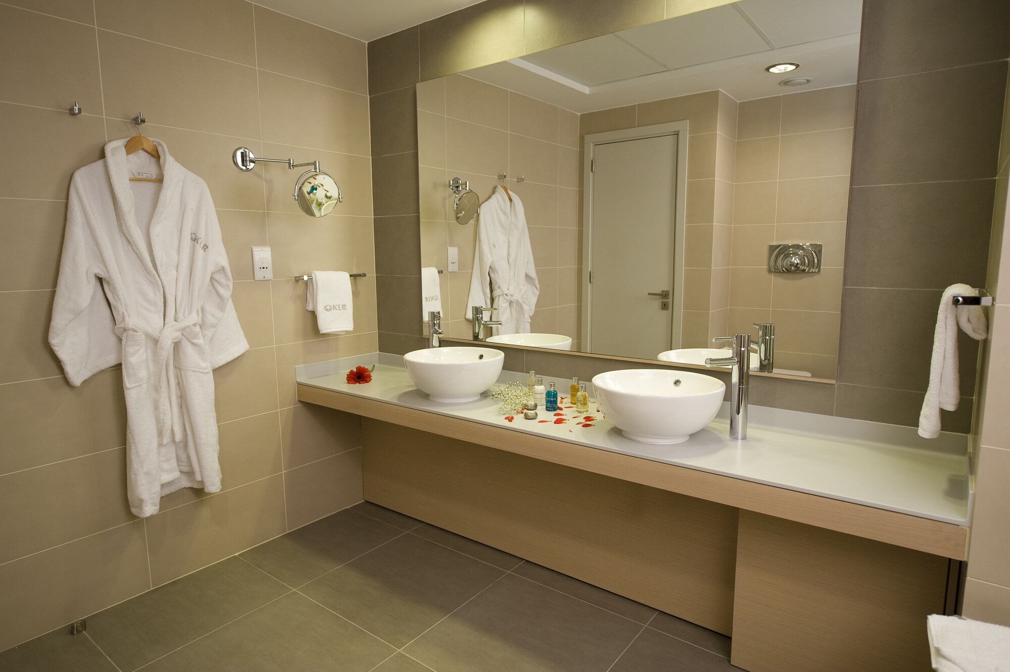 高级双卧室套房带阳台