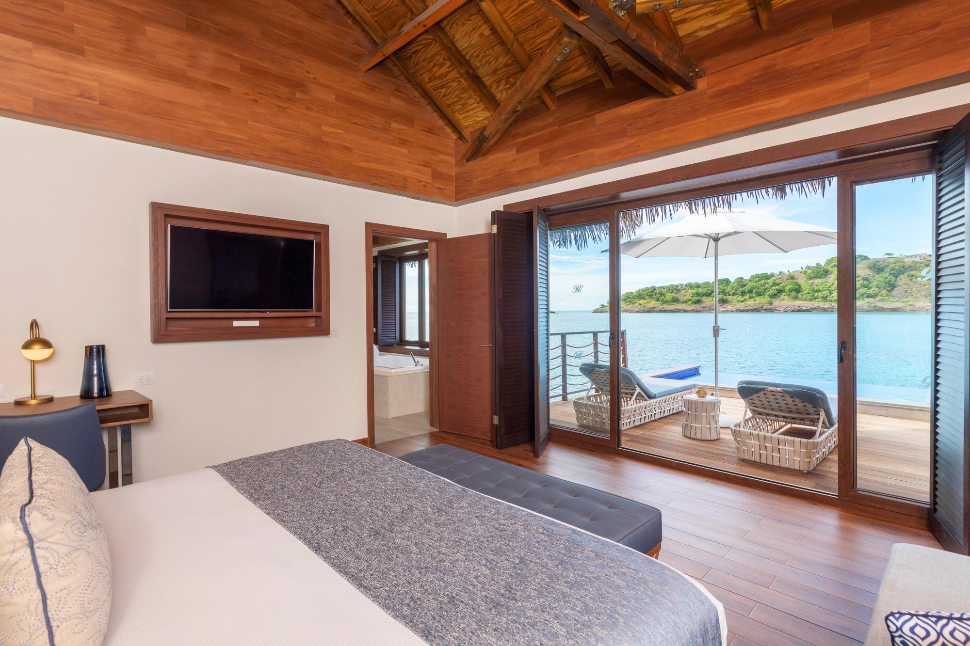 Royalton Antigua, An Autograph Collection All-Inclusive Resort钻石俱乐部主席水上简易别墅