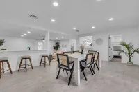 Coastal Luxury 7mi to Anna Maria Private Home